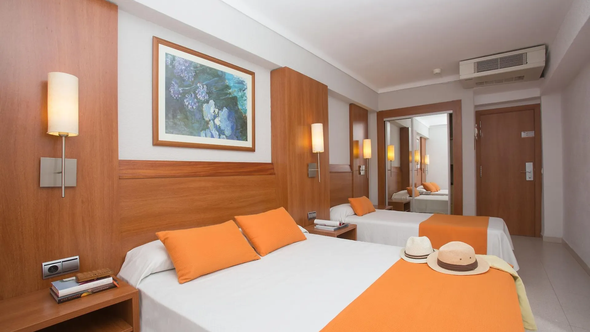 Hotel O7 Colombo S'Illot  España