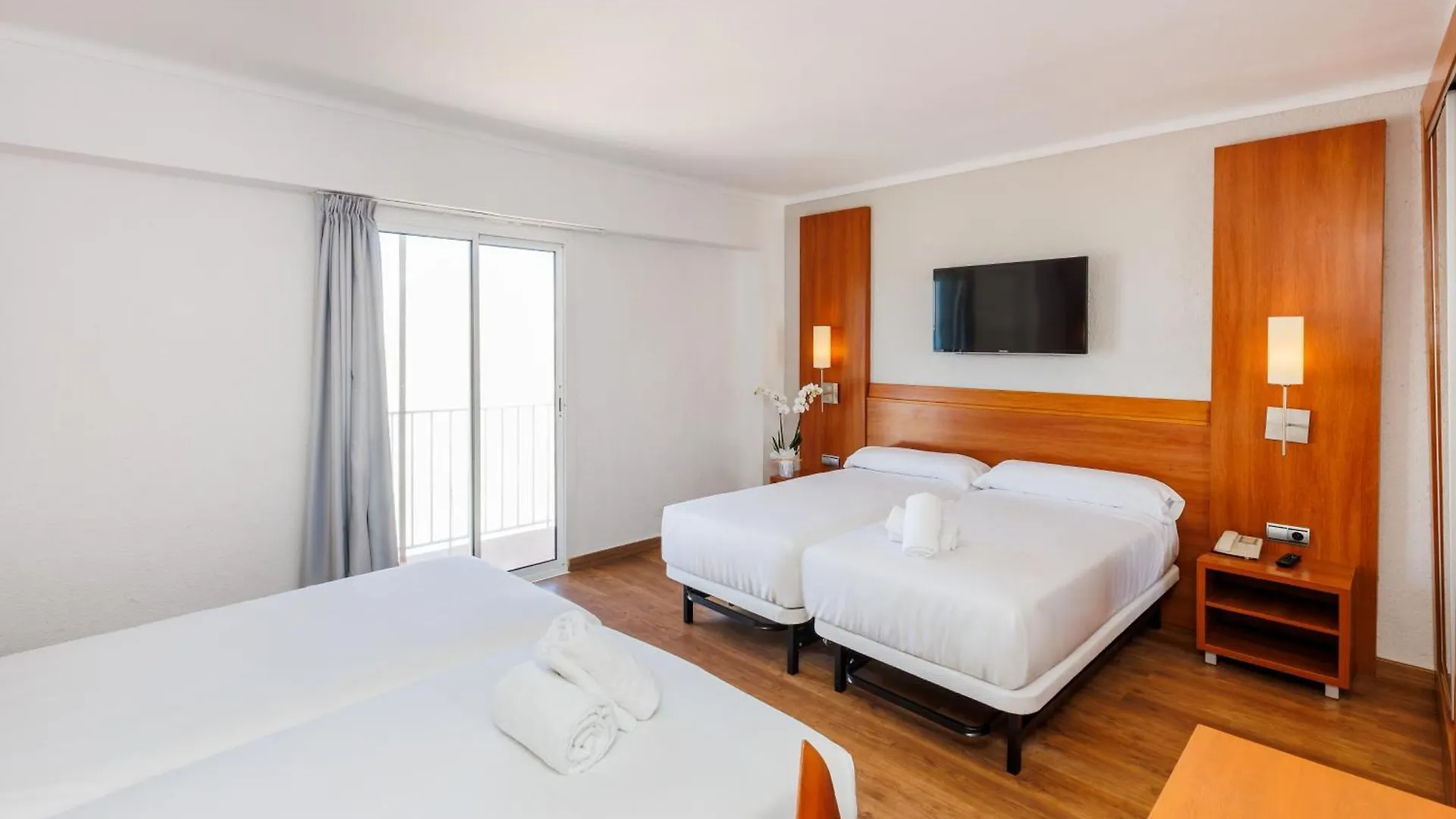 O7 Colombo Hotel S'Illot