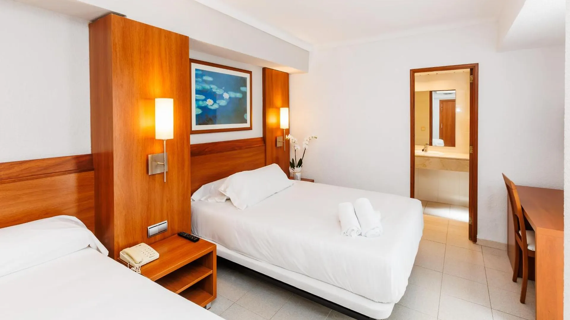 O7 Colombo Hotel S'Illot