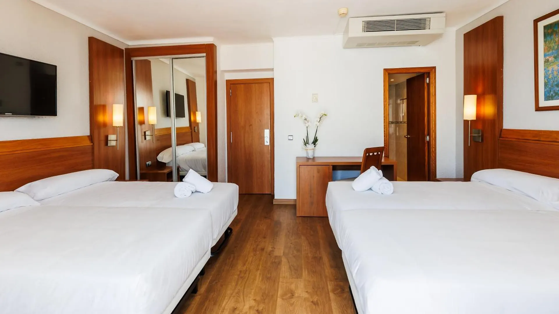 O7 Colombo Hotel S'Illot