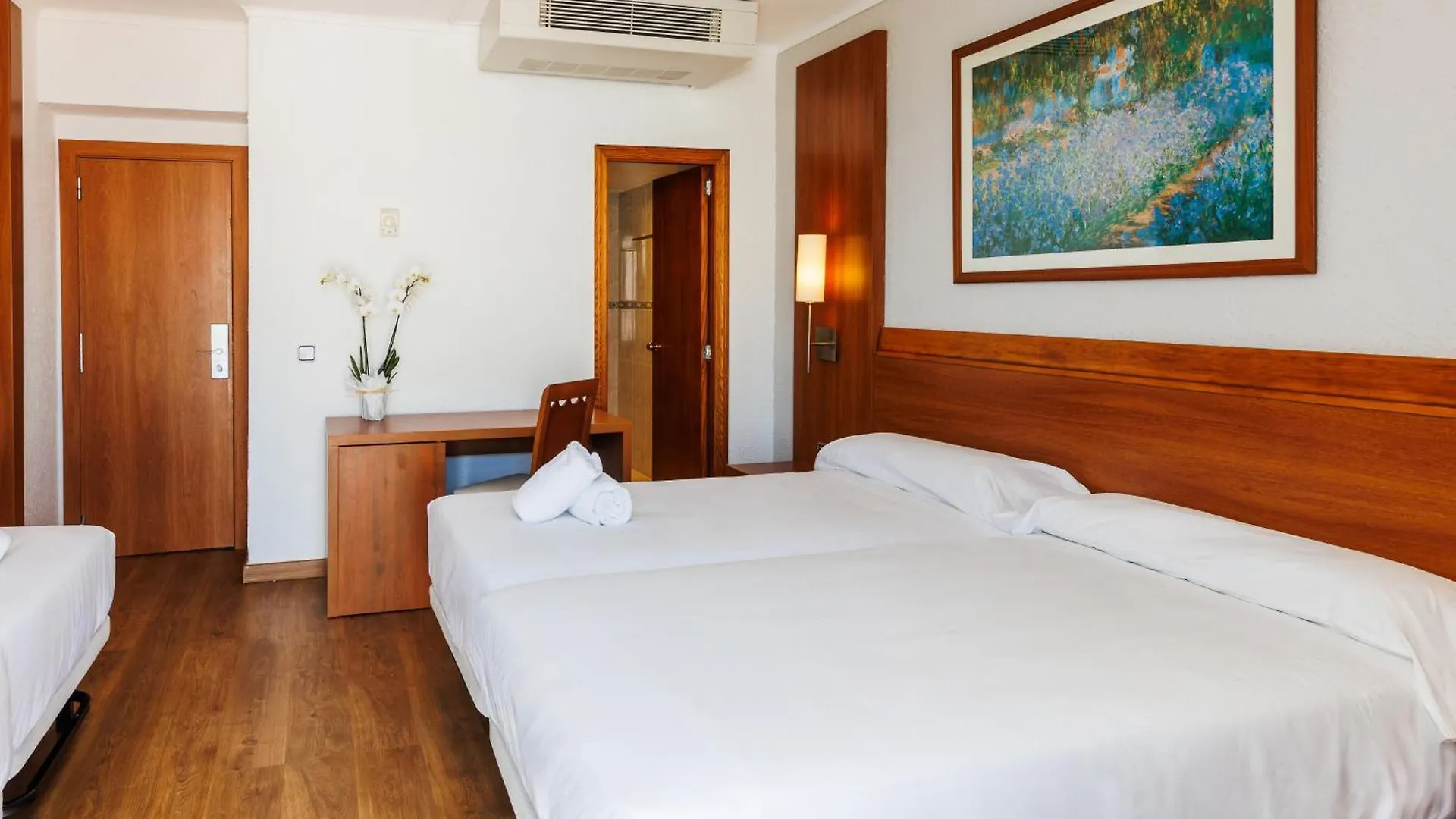 O7 Colombo Hotel S'Illot