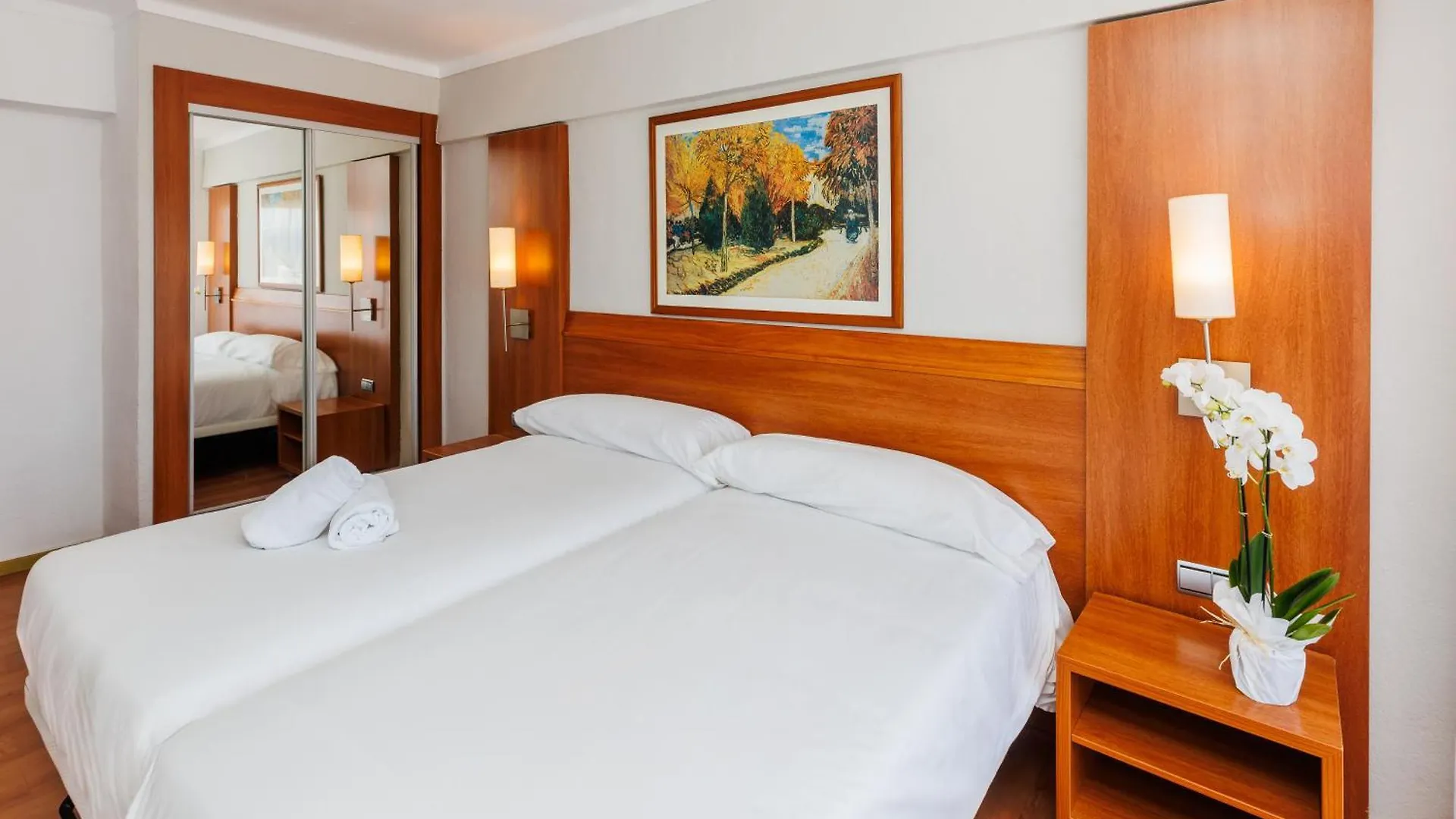 O7 Colombo Hotel S'Illot