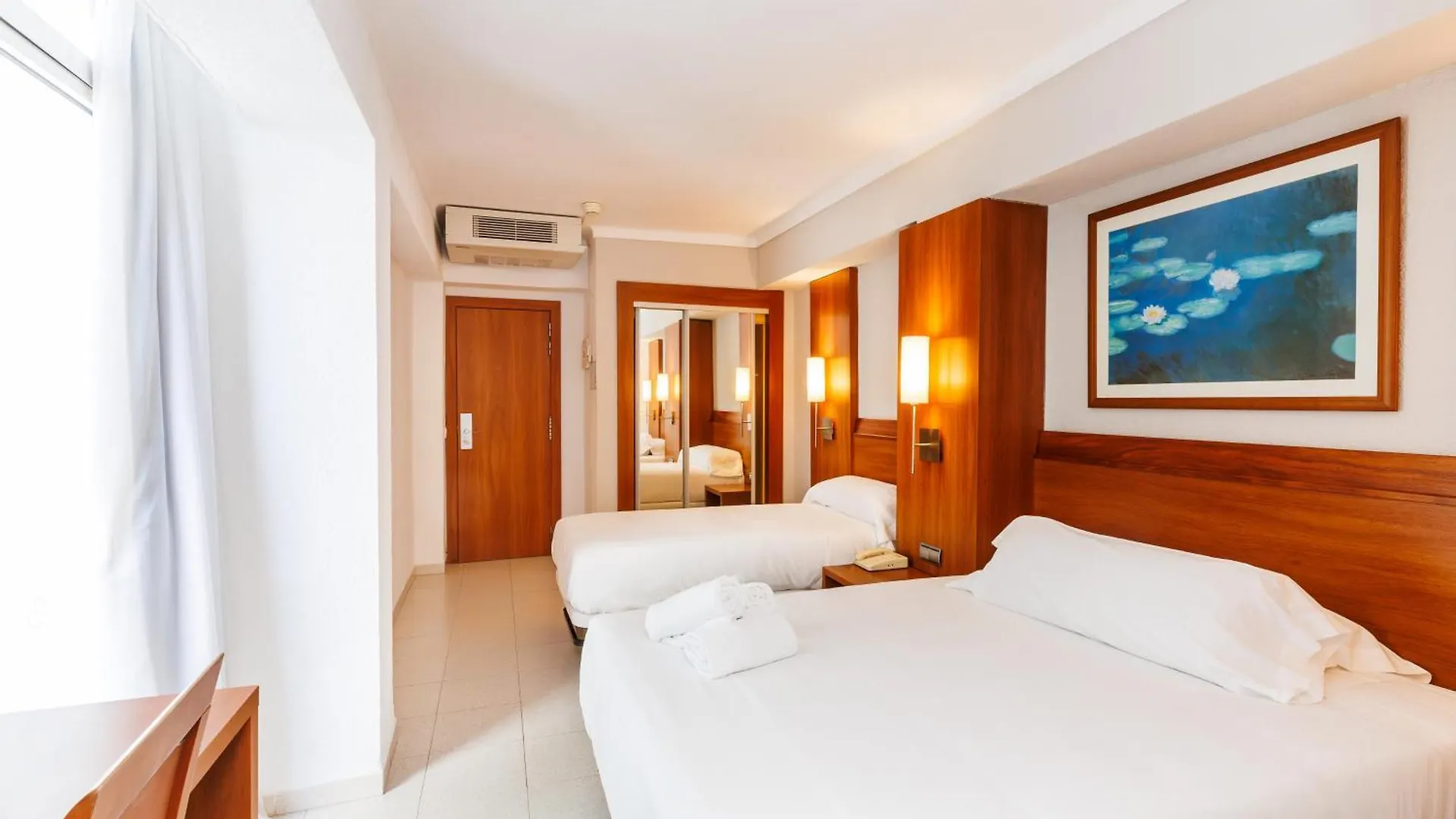 O7 Colombo Hotel S'Illot