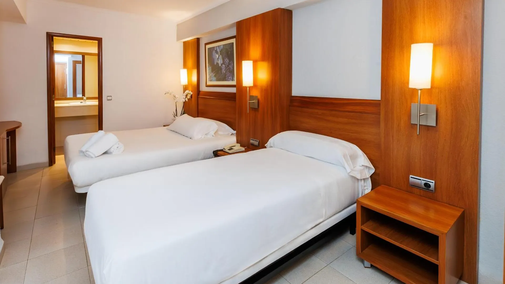 O7 Colombo Hotel S'Illot